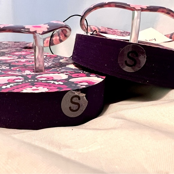 Vera Bradley NWT Flip Flops Slippers Sandals Floral Pinks & Blue Size Small - Picture 9 of 9